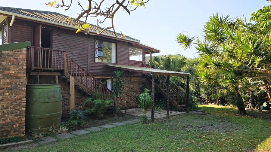 6 Bedroom Property for Sale in Cove Rock Eastern Cape